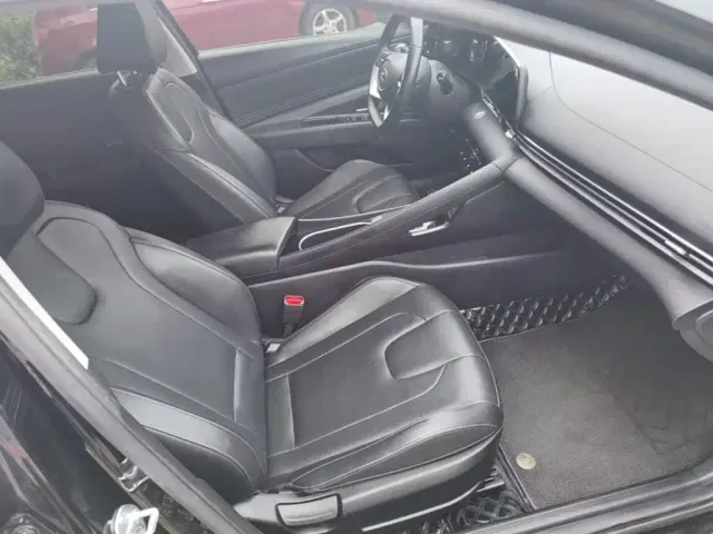 Hyundai Elantra — Фото автомобиля 24