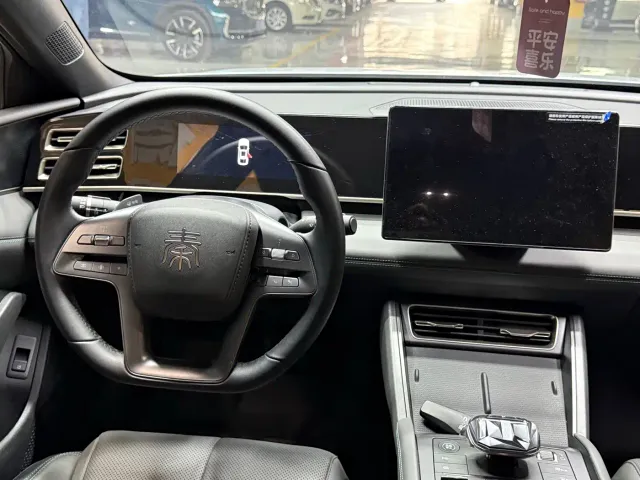 BYD Qin L — Фото автомобиля 17