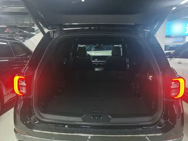 Ford Explorer — Фото автомобиля 3