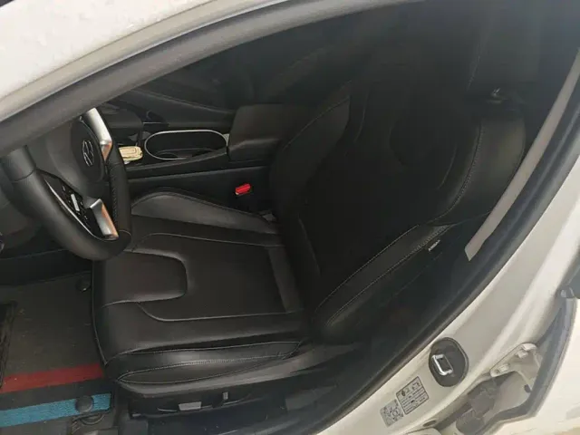Hyundai Elantra — Фото автомобиля 14