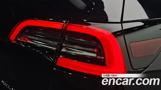 Tesla Model Y — Фото автомобиля 8