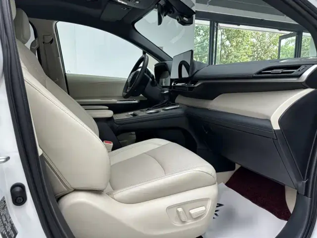 Toyota Toyota Sienna 2026 2.5L Hybrid AWD Exclusive Edition — Фото автомобиля 4