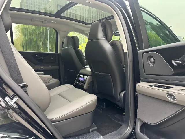 Lincoln Aviator — Фото автомобиля 12