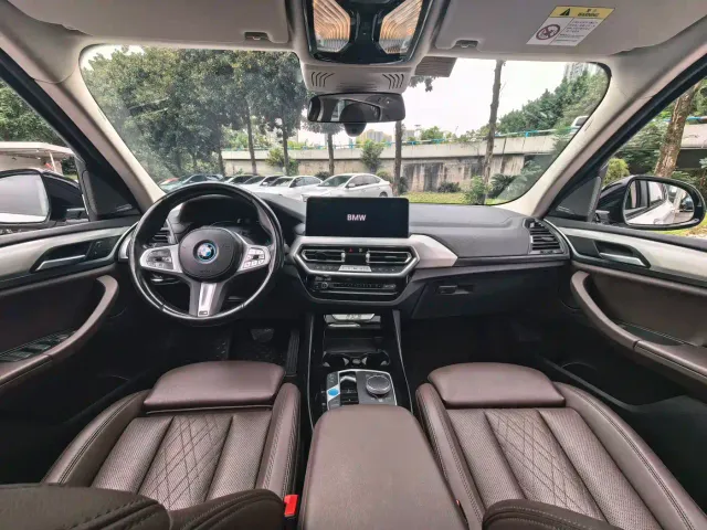BMW iX3 — Фото автомобиля 12
