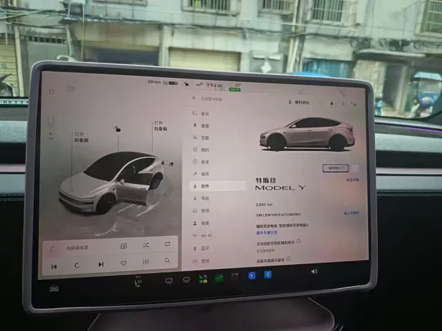 Tesla Model Y — Фото автомобиля 2