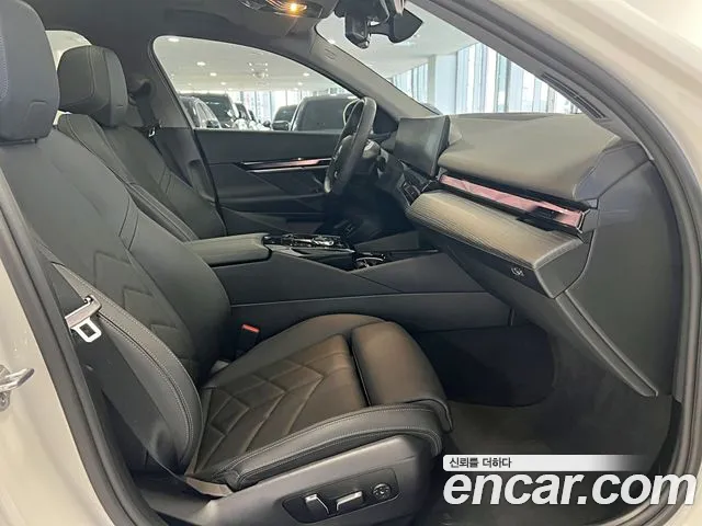 BMW i5 G60 — Фото автомобиля 13