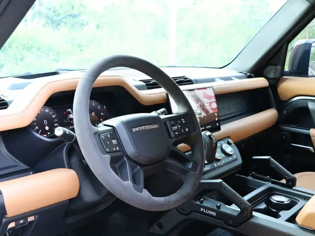 Land Rover Defender — Фото автомобиля 13