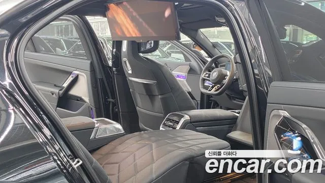 BMW 7 Series G70 — Фото автомобиля 11