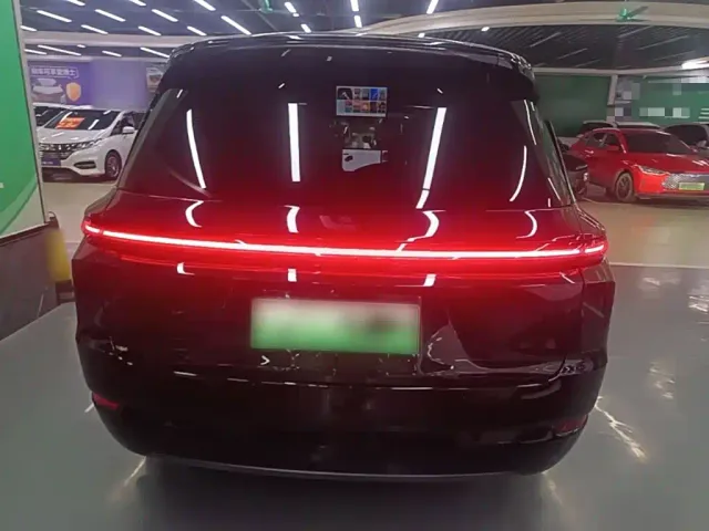 Li Auto L9 — Фото автомобиля 5