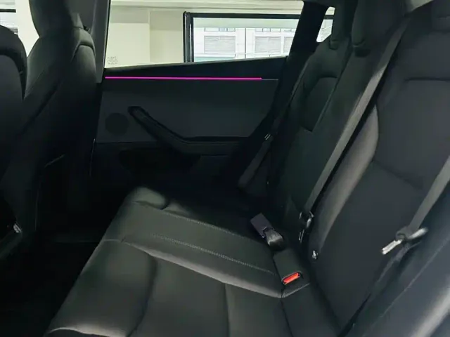 Tesla Model 3 — Фото автомобиля 9