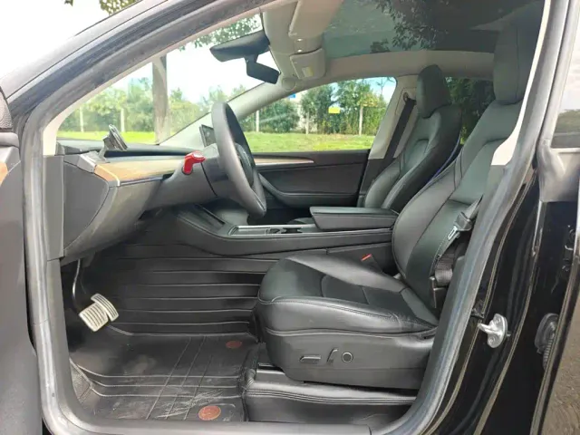 Tesla Model Y — Фото автомобиля 8