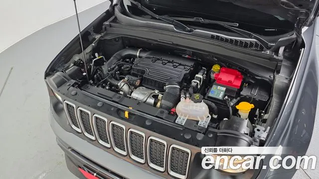 Jeep Renegade — Фото автомобиля 6