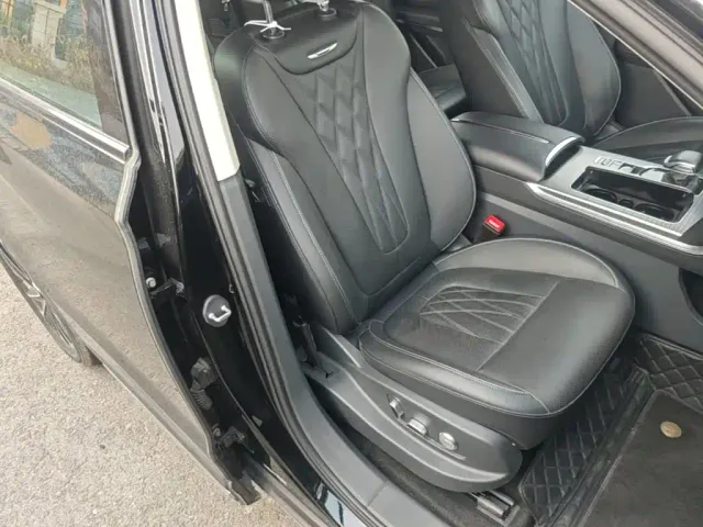 Hongqi HS7 PHEV — Фото автомобиля 24