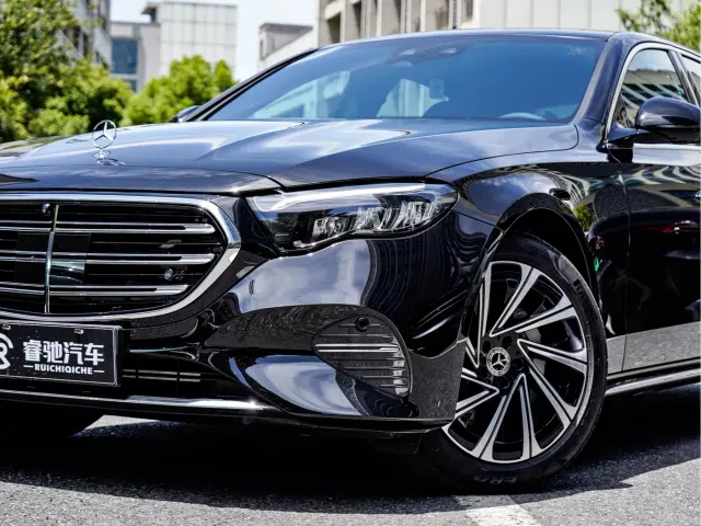 Mercedes-Benz E-Class — Фото автомобиля 6