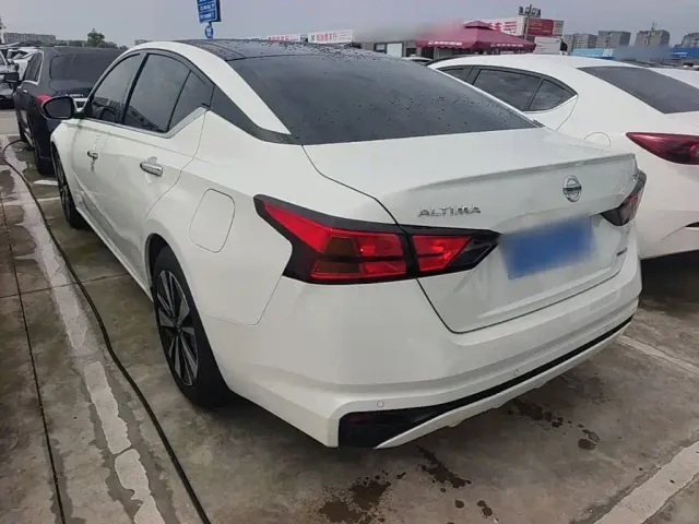 Nissan Teana — Фото автомобиля 4