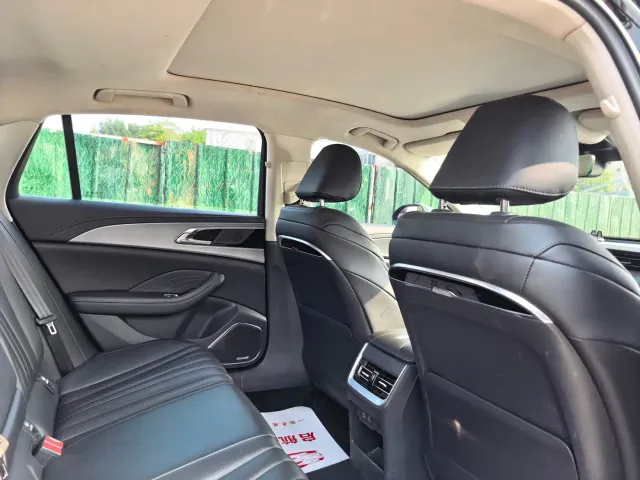 Hongqi H5 — Фото автомобиля 9