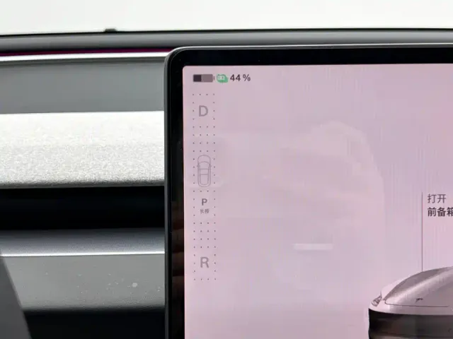 Tesla Model 3 — Фото автомобиля 20