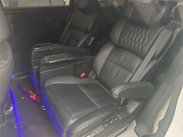 Honda Elysion 2022 2.0L e:HEV Luxury — Фото автомобиля 16