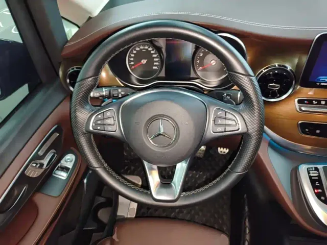 Mercedes-Benz V-Class — Фото автомобиля 10