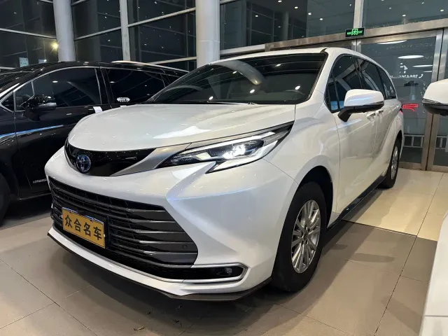 Фотография автомобиля — Toyota Sienna