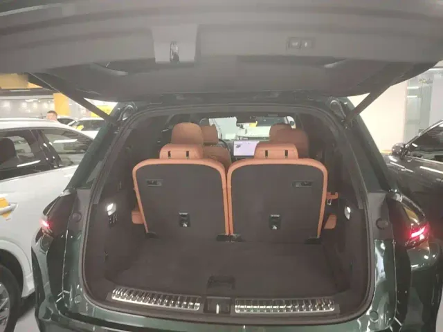 Li Auto L8 — Фото автомобиля 18