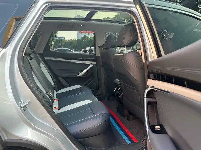 Geely Boyue L 2024 1.5TD DCT Premium Edition — Фото автомобиля 9