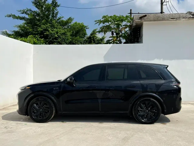 Li Auto L8 — Фото автомобиля 10