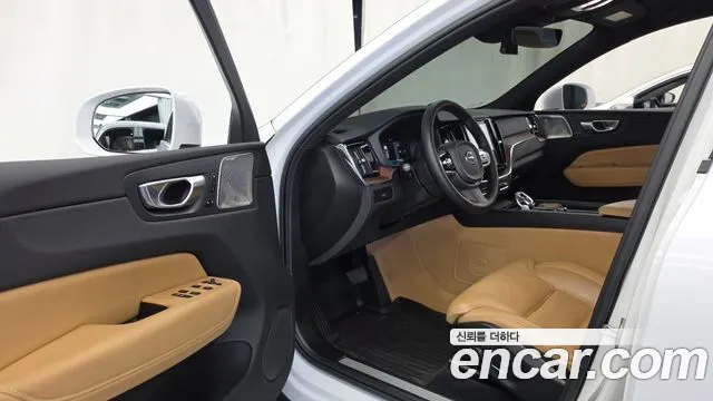 Volvo XC60 Generation 2 — Фото автомобиля 10