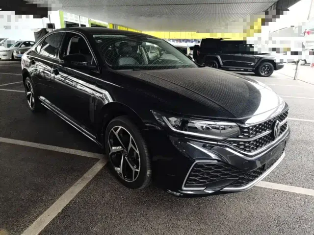 Volkswagen Passat — Фото автомобиля 3