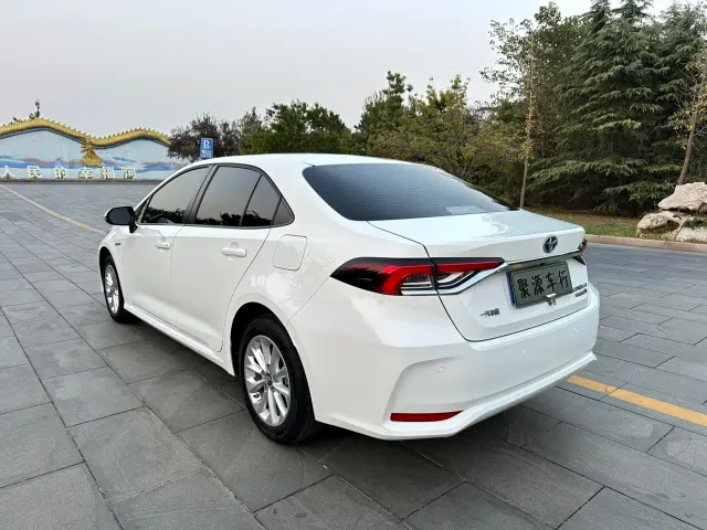 Toyota Corolla — Фото автомобиля 5