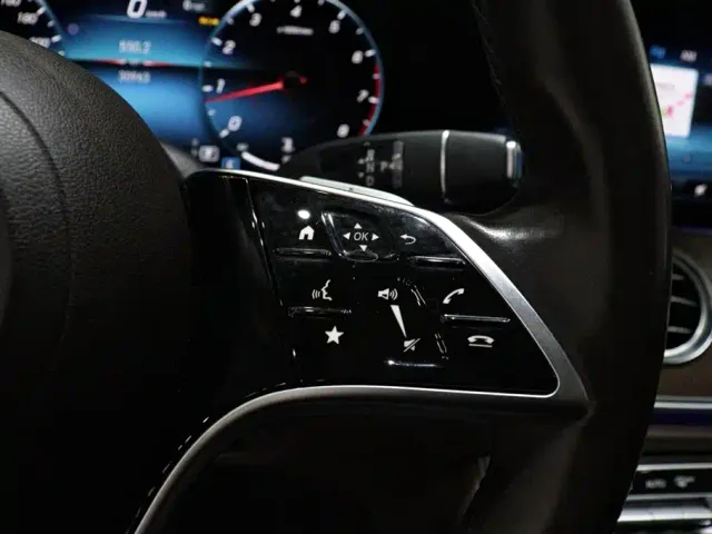 Mercedes-Benz E-Class — Фото автомобиля 15