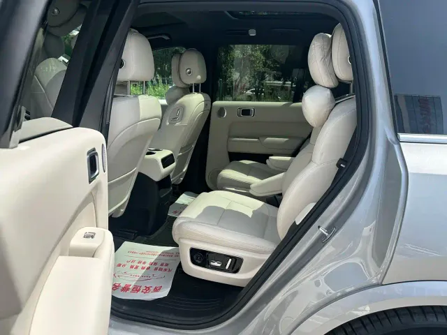 Li Auto L8 — Фото автомобиля 11