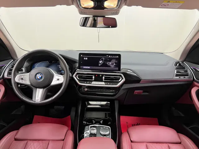 BMW iX3 — Фото автомобиля 13