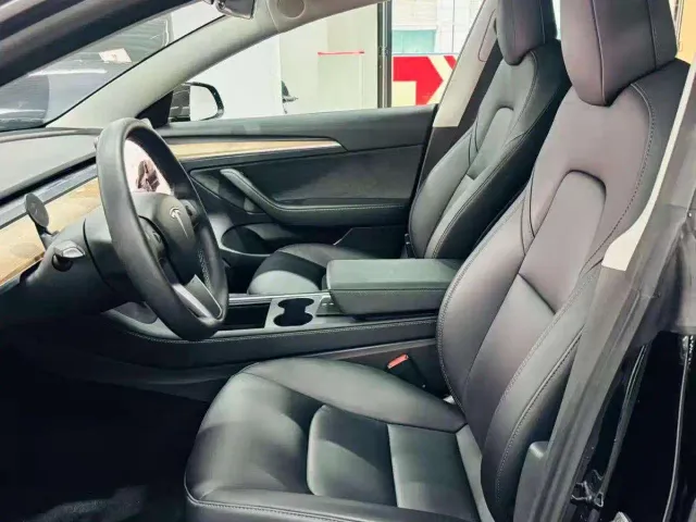 Tesla Model 3 — Фото автомобиля 6