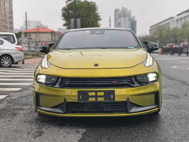Lynk & Co 03 — Фото автомобиля 2
