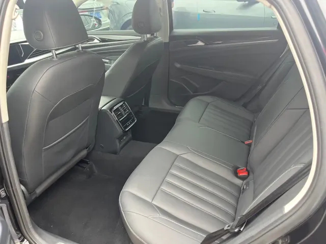 Volkswagen Passat — Фото автомобиля 5