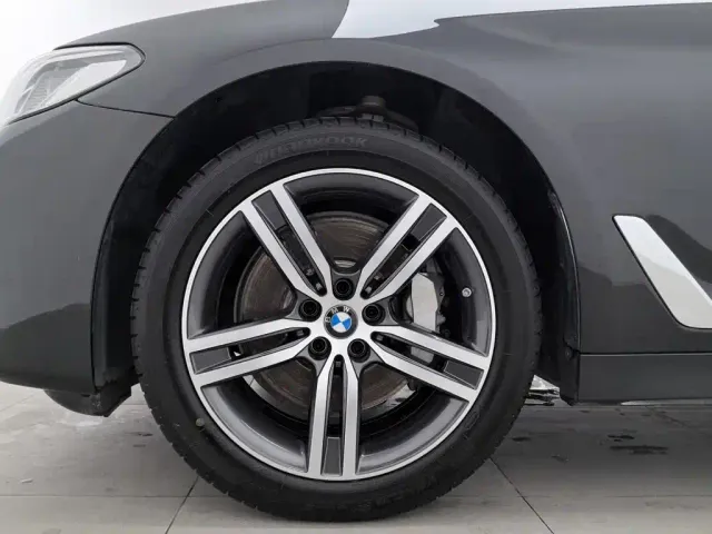 BMW 5 Series — Фото автомобиля 17