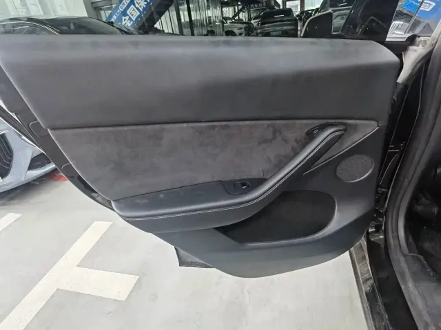Tesla Model Y — Фото автомобиля 11