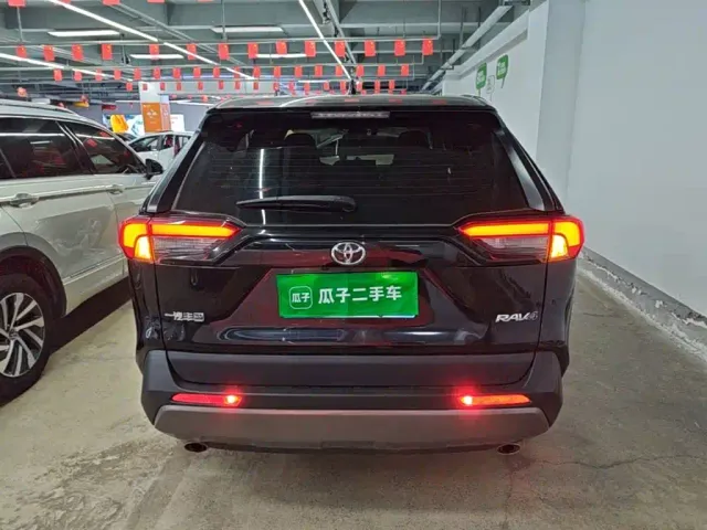 Toyota RAV4 — Фото автомобиля 5