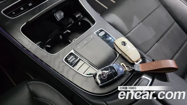 Mercedes-Benz E-Class — Фото автомобиля 14