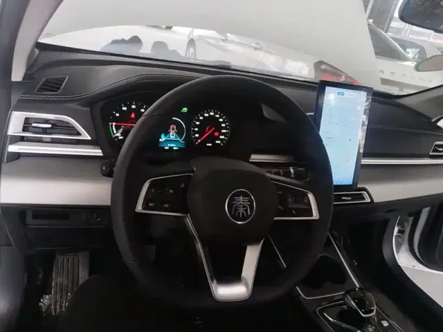 BYD Qin — Фото автомобиля 9