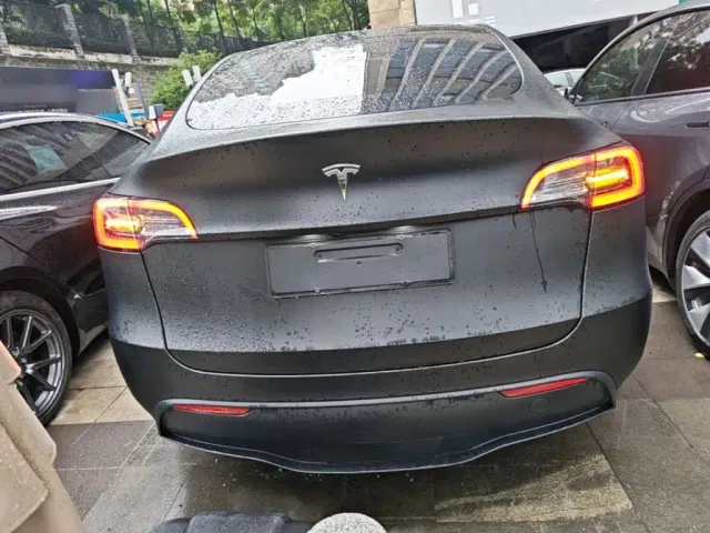 Tesla Model Y — Фото автомобиля 5