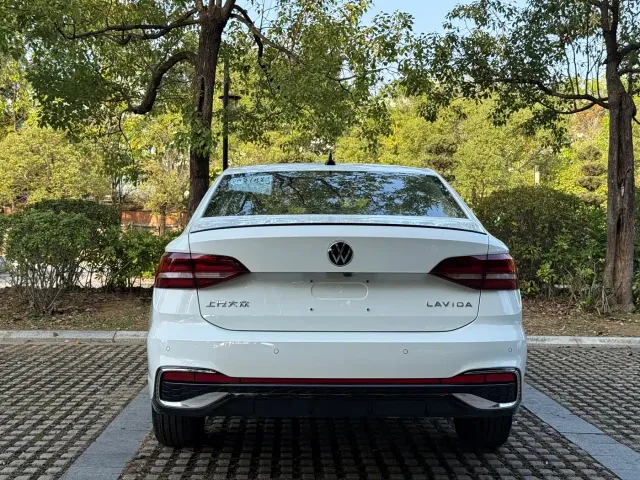 Volkswagen Lavida — Фото автомобиля 9