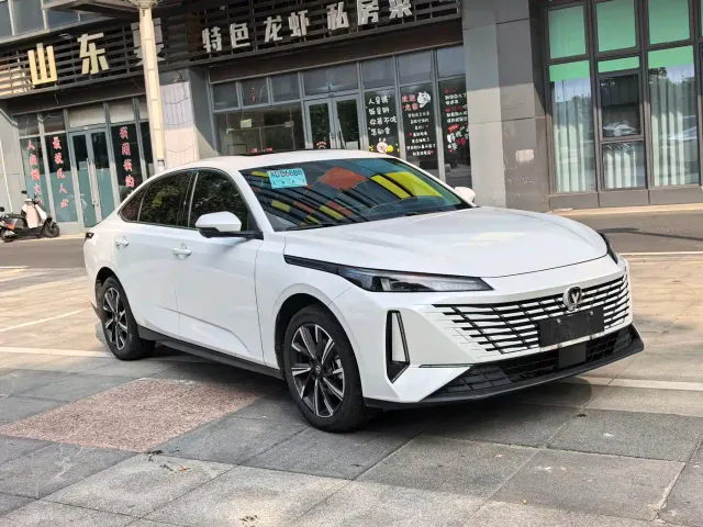 Changan Eado — Фото автомобиля 3