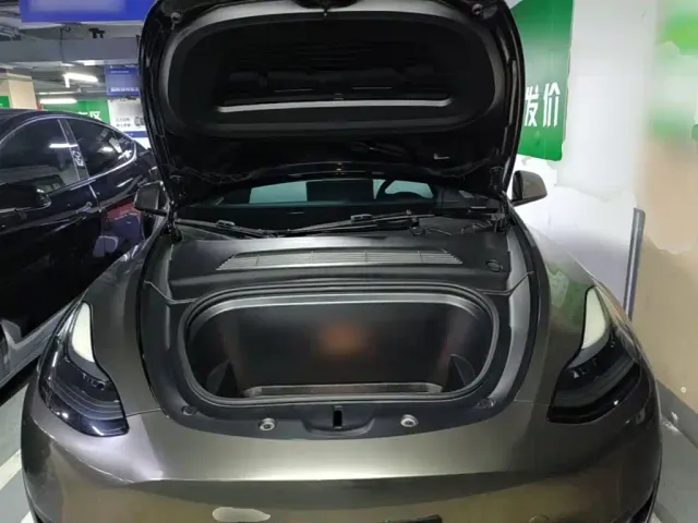 Tesla Model Y — Фото автомобиля 19