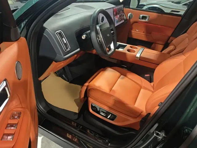 Li Auto L8 — Фото автомобиля 15