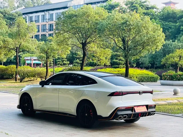 Changan Changan UNI-V 2022 1.5T Sport Edition — Фото автомобиля 14