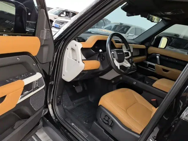 Land Rover Defender — Фото автомобиля 15