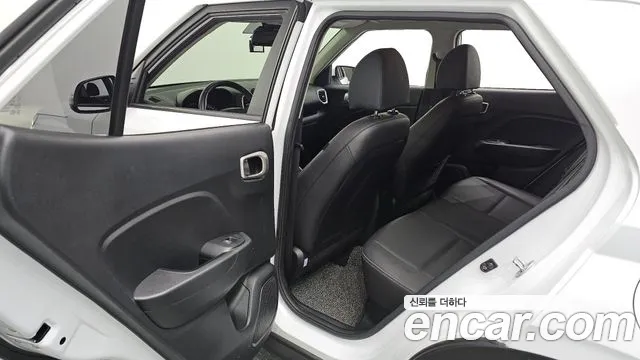 Hyundai Venue — Фото автомобиля 16