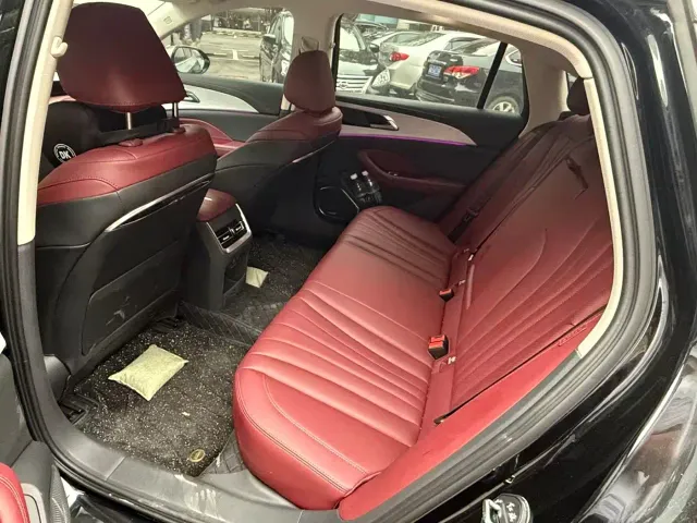 Hongqi H5 — Фото автомобиля 6